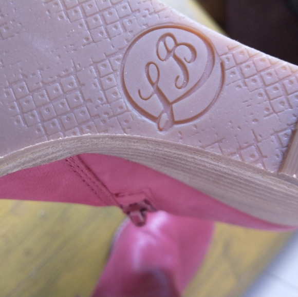 Red leather booties. Lucky brand. Size 5 1/2. - Picture 4 of 5